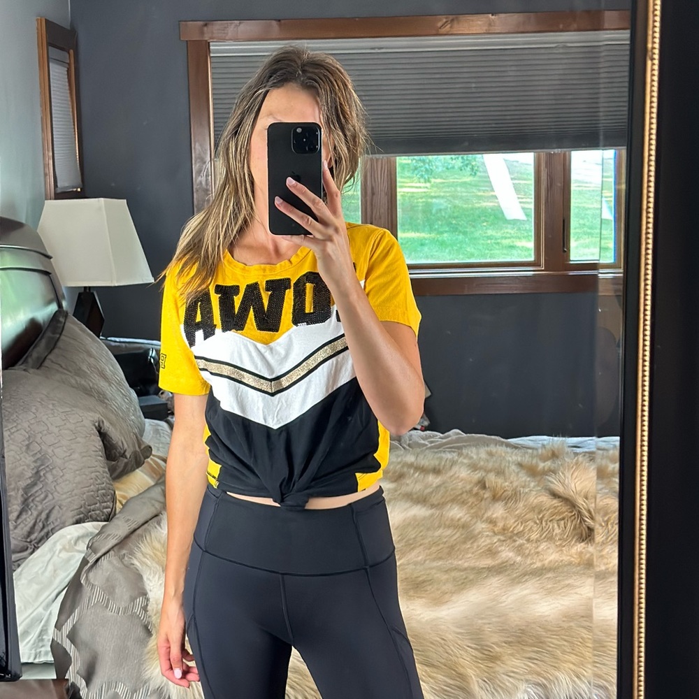 Victoria’s Secret PINK Iowa Hawkeyes Sequin T-Shirt Small
